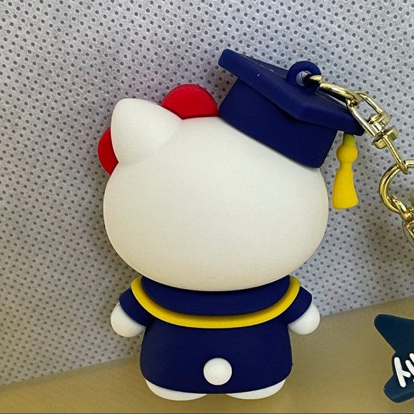 Hello Kitty Keychain • Graduation Day - Picture 7 of 11